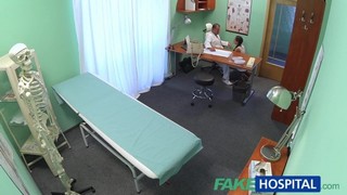 Отец и дочь пришли в медицинский центр, где разворачивалась горячая интимная сцена.